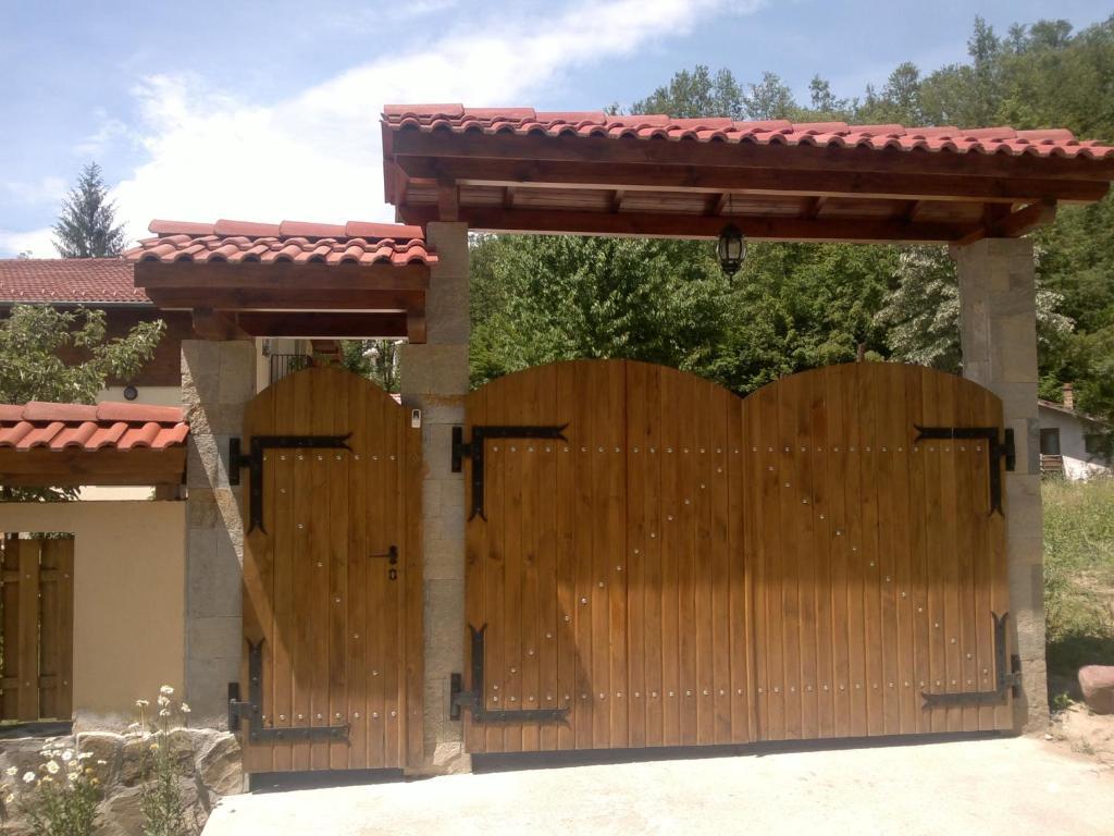 Villa Nanevi Teteven Exterior foto