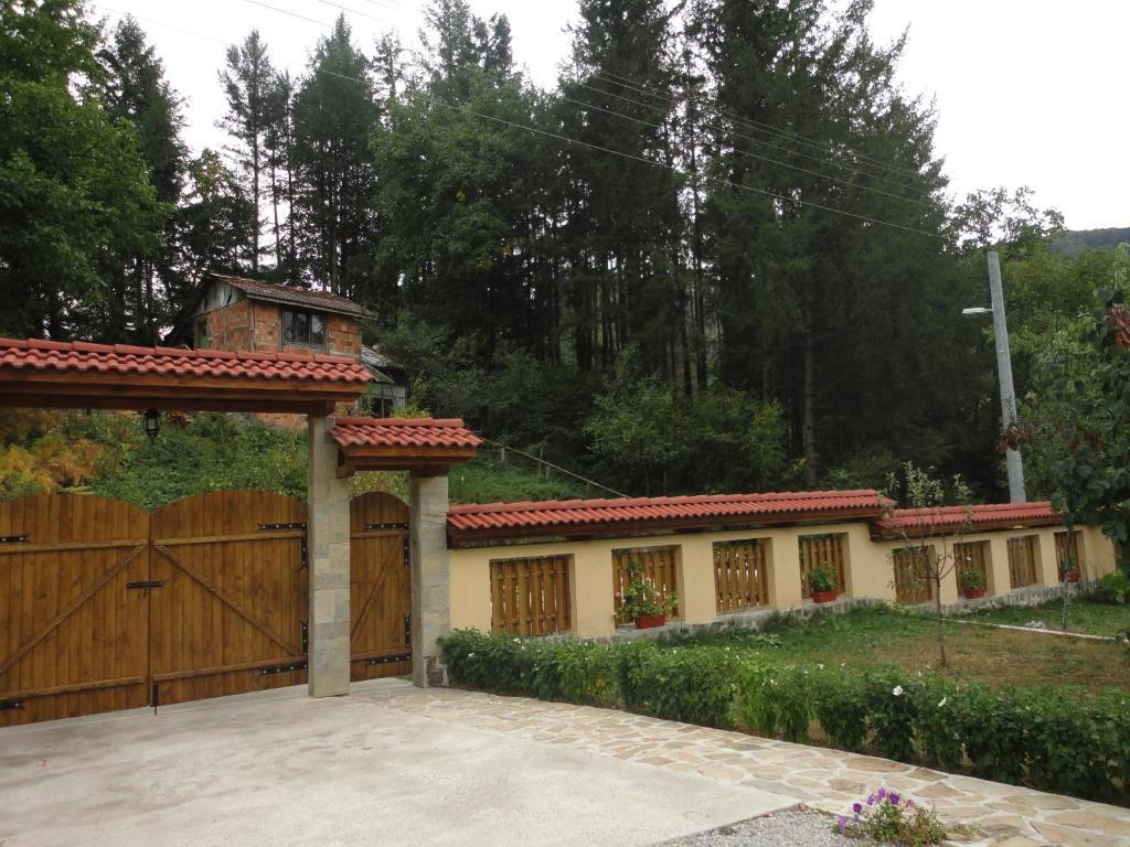 Villa Nanevi Teteven Exterior foto