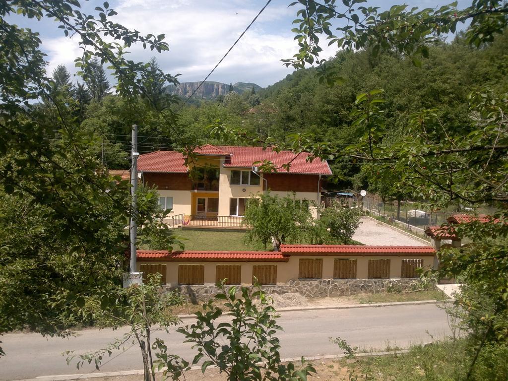 Villa Nanevi Teteven Exterior foto